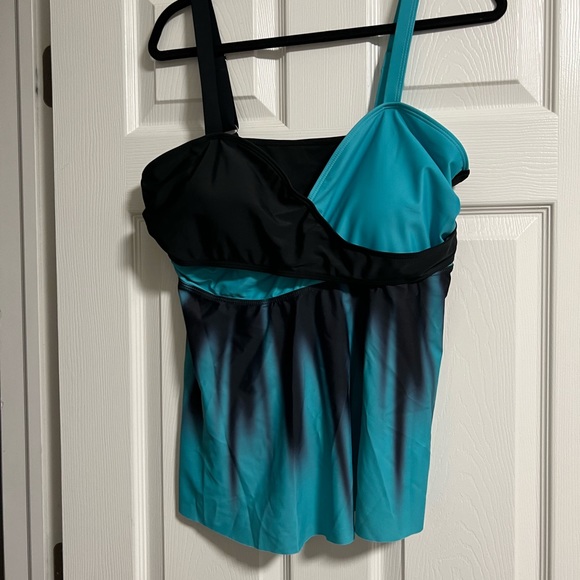 Bathing suit - Picture 2 of 2